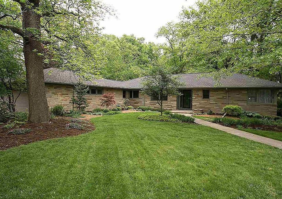 1st image of 18 Woodview Ct