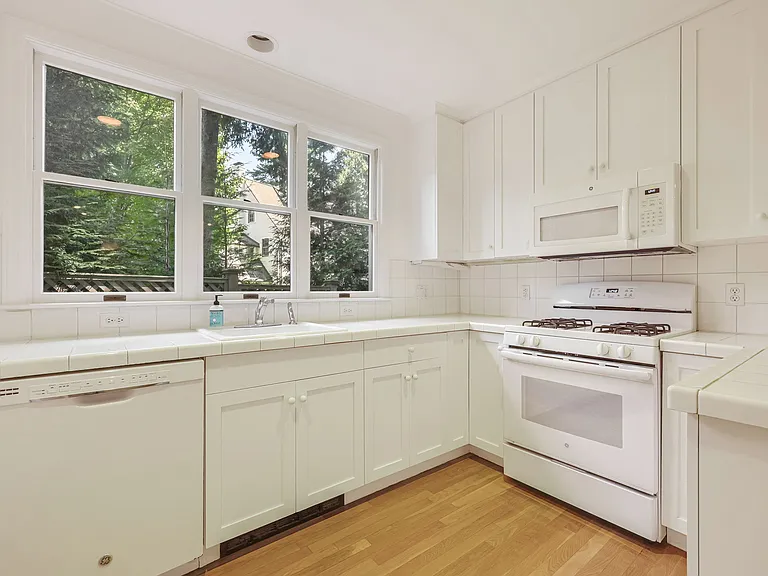 14 Grove Ln — Photo 13