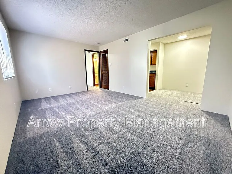 1411 D St #5 — Photo 2