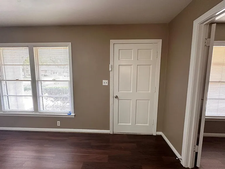 1121 Millie St — Photo 4