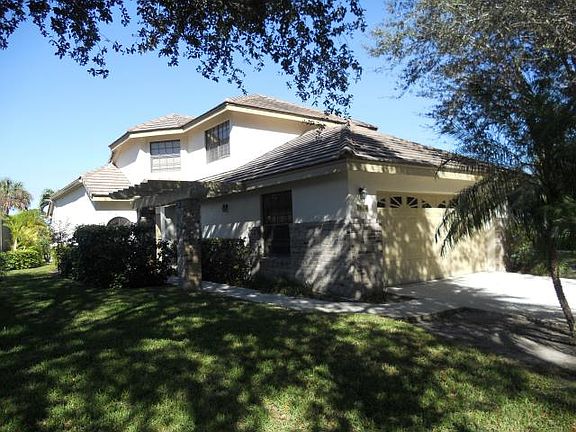 2nd image of 460 Sherwood Forest Dr
