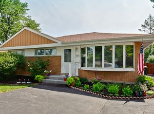 307 N Wilke Rd, Arlington Heights, IL 60005