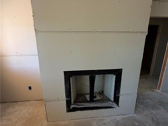 4th image of 1095 30th St