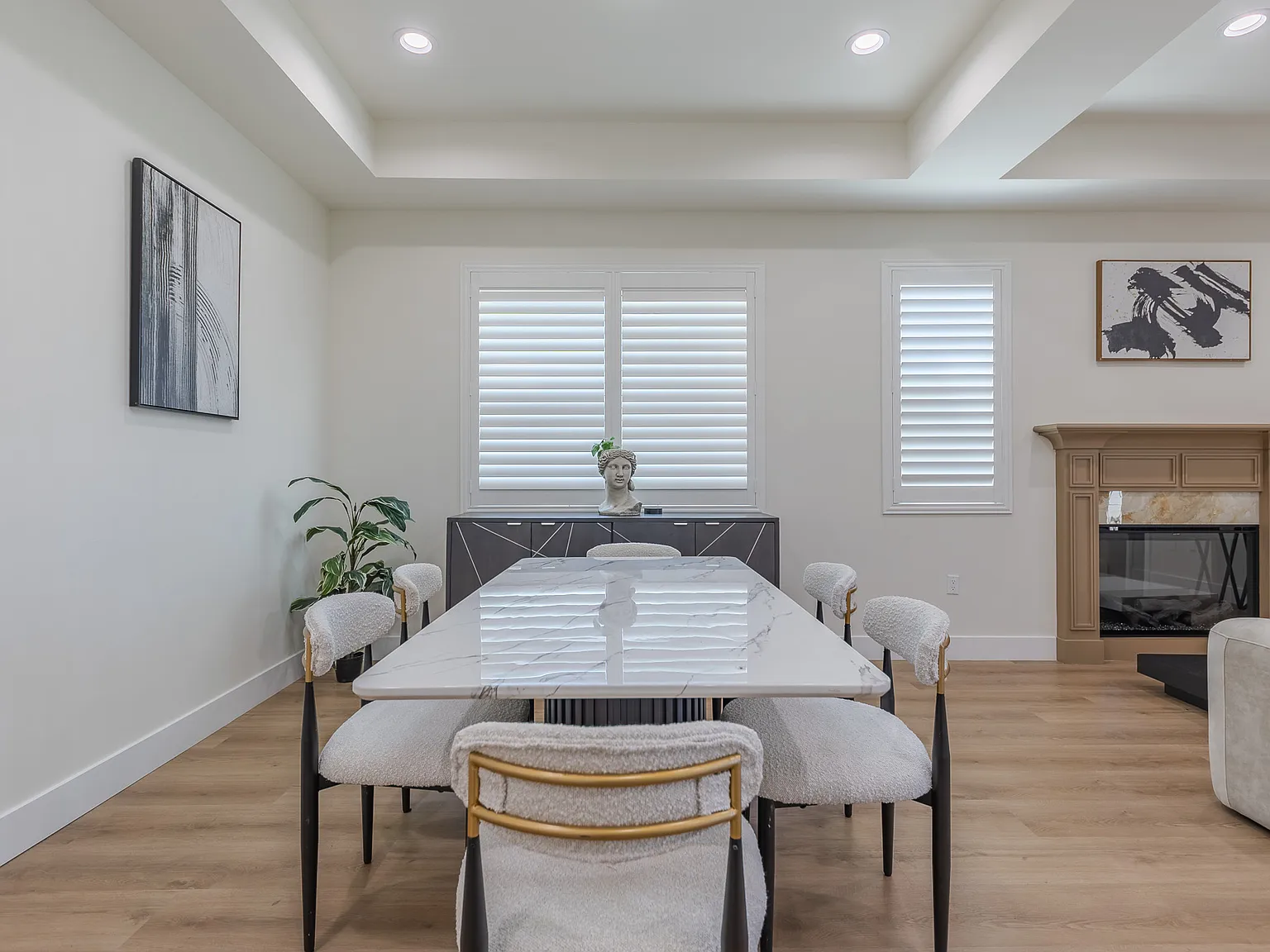 4 bed, 2325 sqft, $9,900 — Photo 4