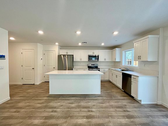 2nd image of 406 Miwok Ln