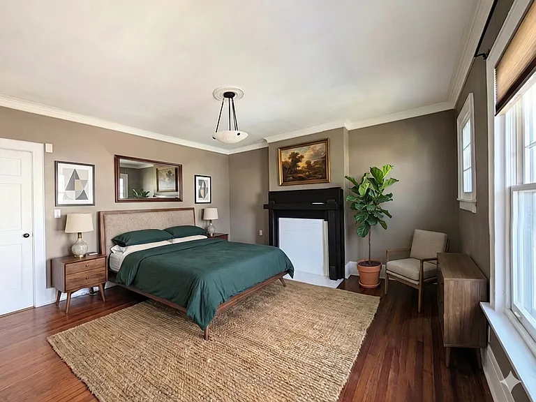 1041 Franklin Ave — Photo 3