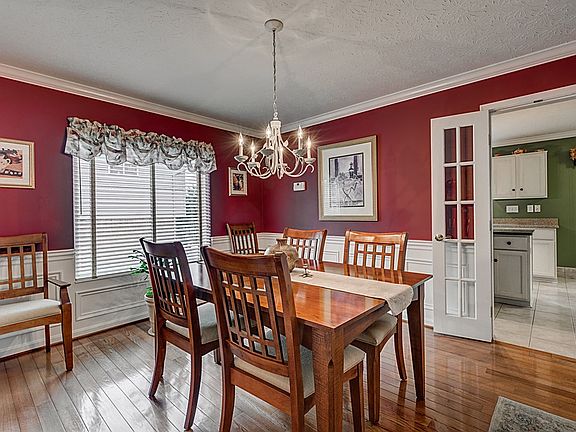 3rd image of 16 Southwood Dr