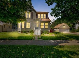 208 6th Ave NW, Faribault, MN 55021