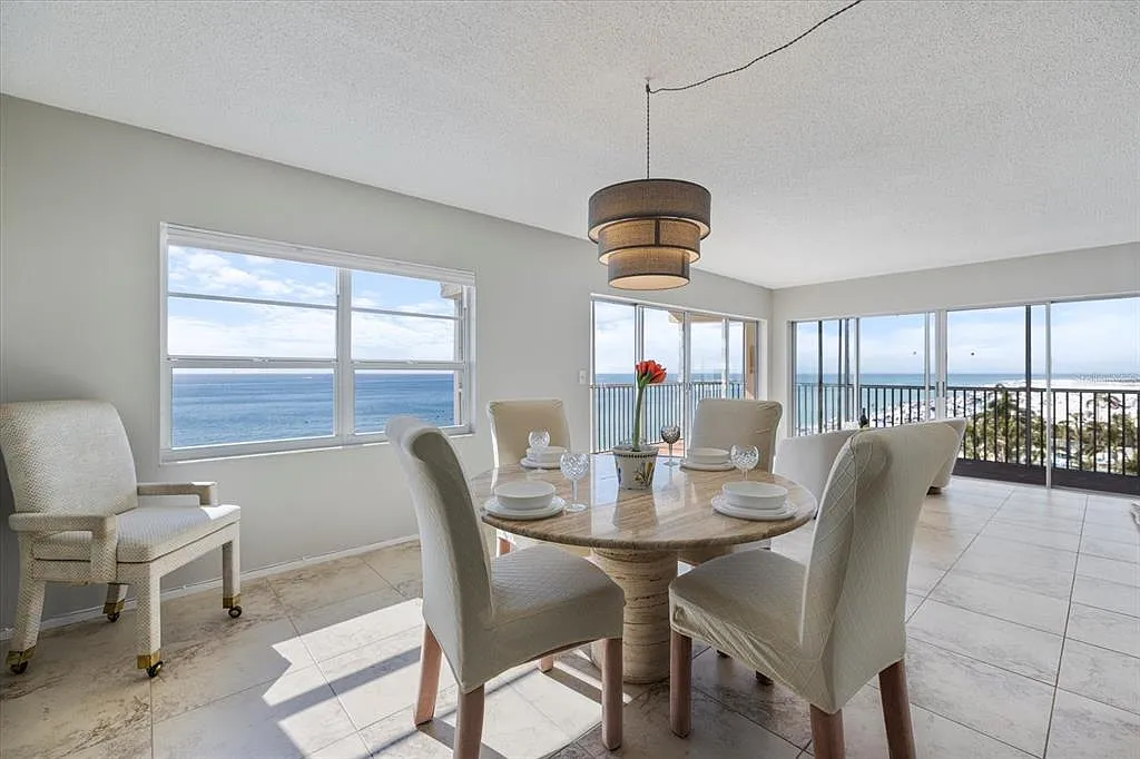 2 bed, 2.0 bath, 1350 sqft, $6,450 — Photo 4