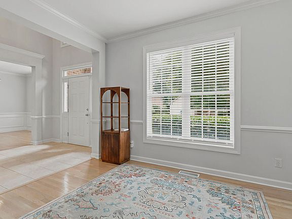 5th image of 117 Drakewood Pl