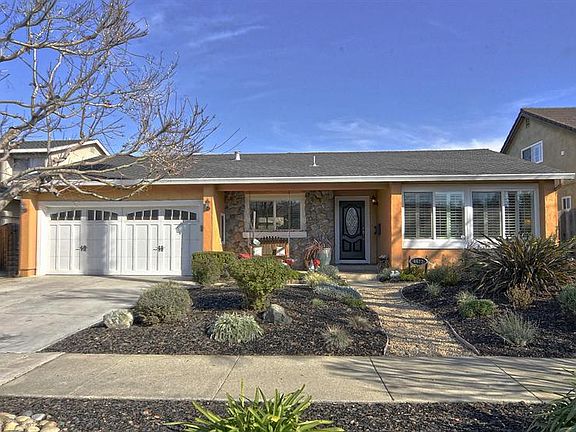 2nd image of 4622 Calle De Farrar