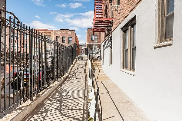 Sold by NY Superior Realty | media 2