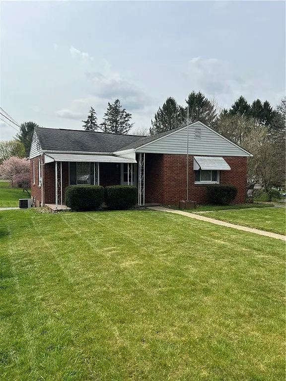596 Sterling Dr photo 1