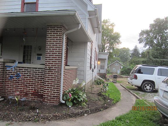 3rd image of 413-423 N Washington St