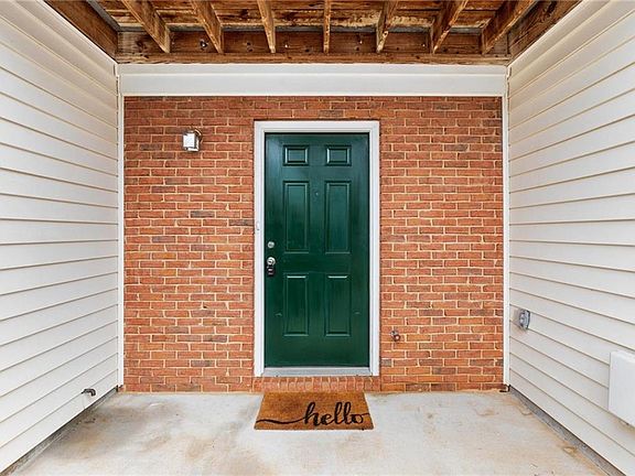 3rd image of 1907 Manhattan Pkwy