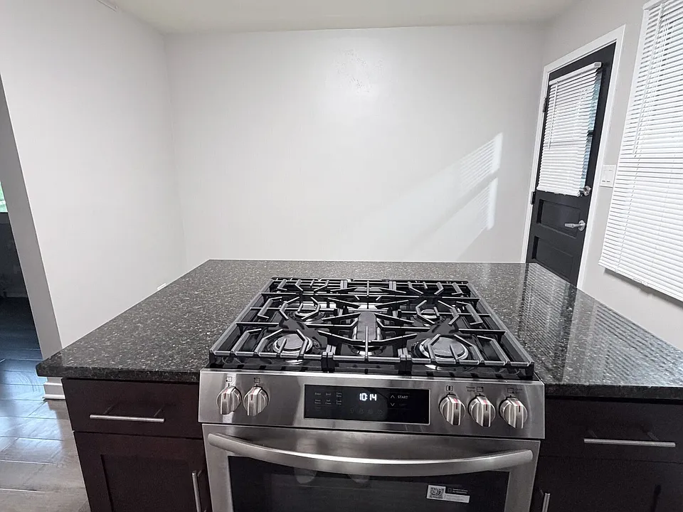 118 Douglas Ave #1