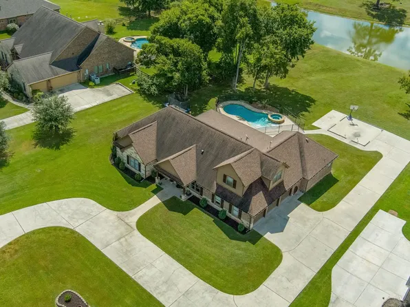 1723 Opal Trl, Willis, TX 77378