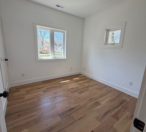 4th image of 3364 Myrtle St