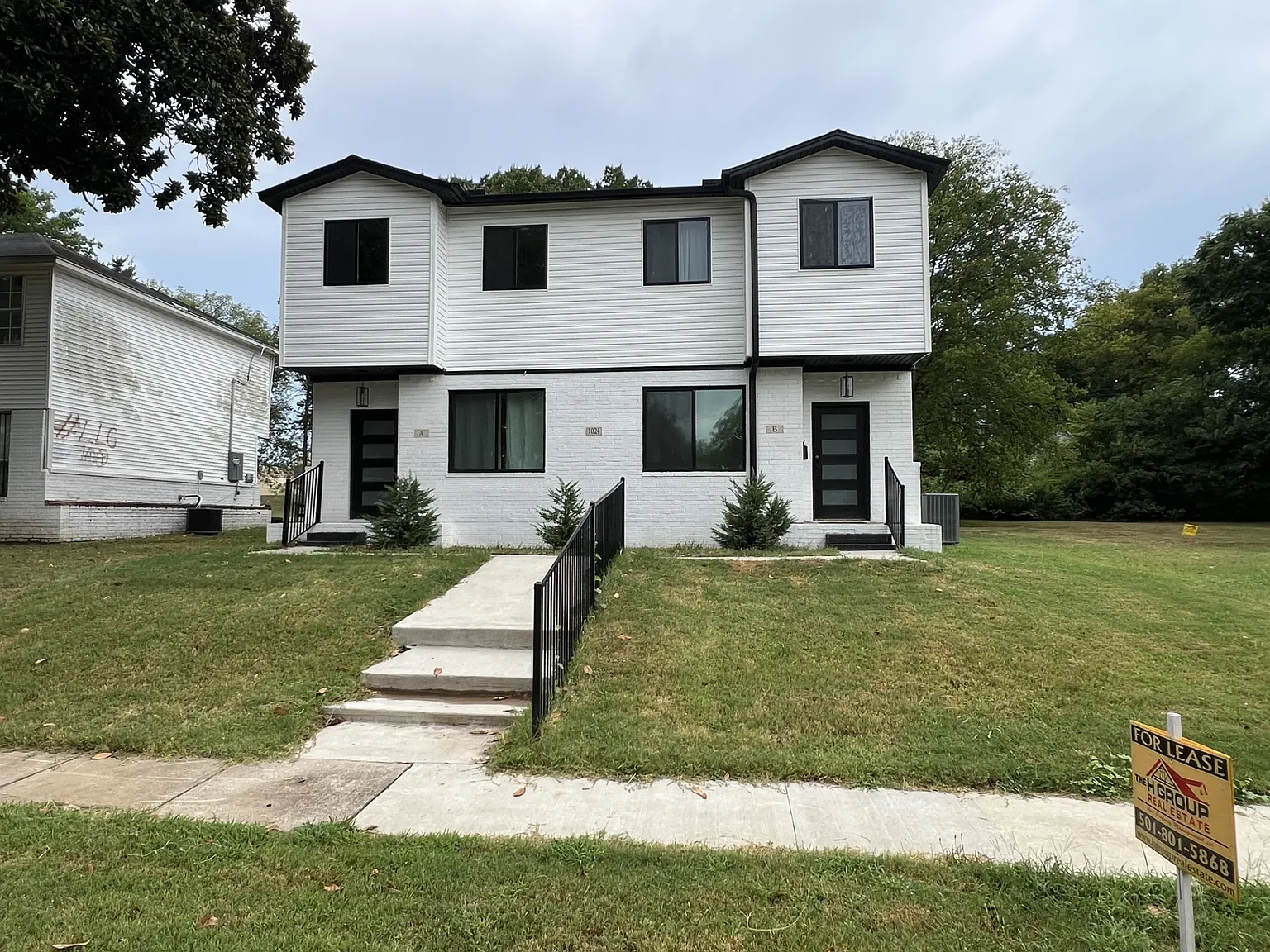 3 bed, 2.5 bath, 2200 sqft, $1,400 — Photo 1