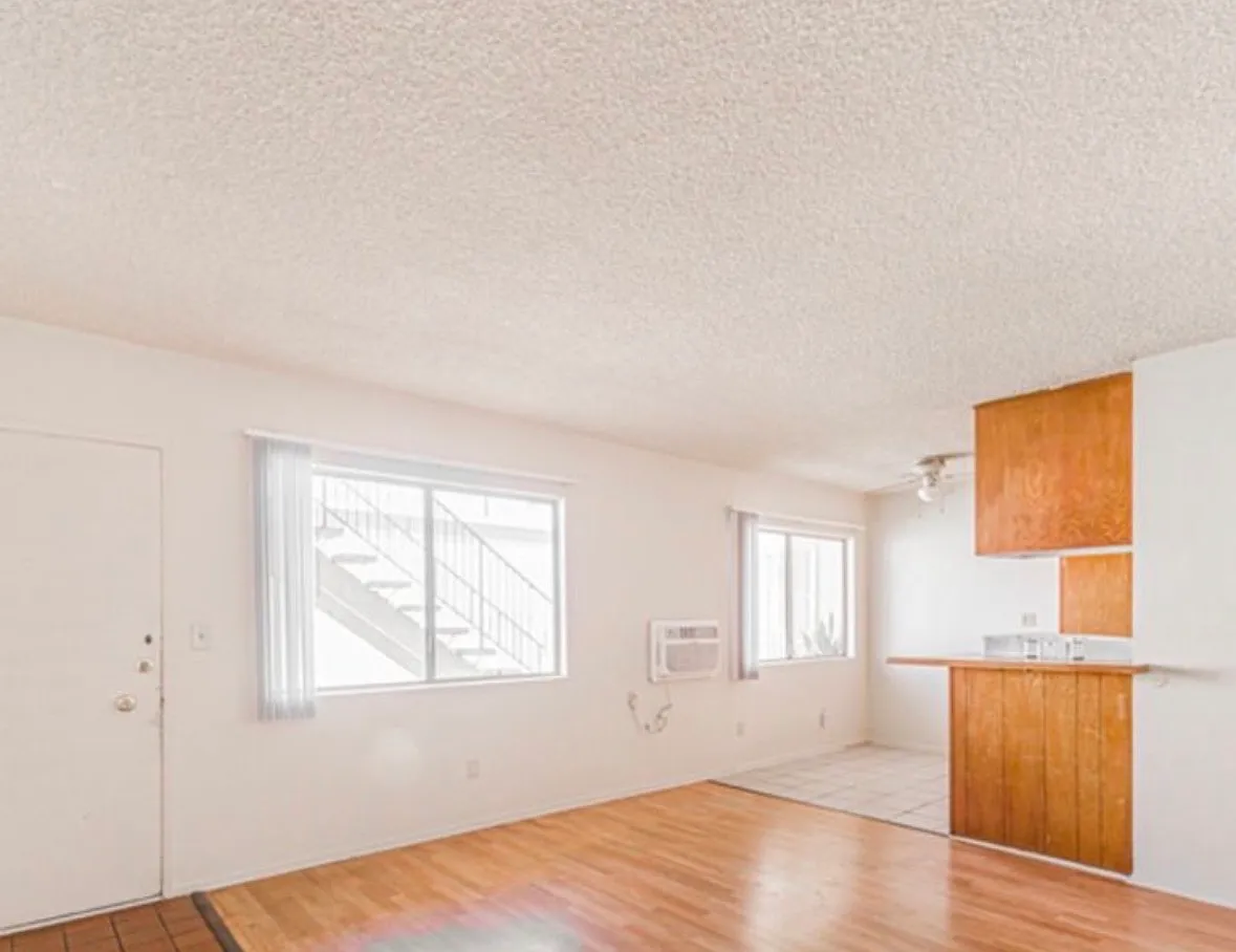 Building Photo - 16515 Victory Blvd #B