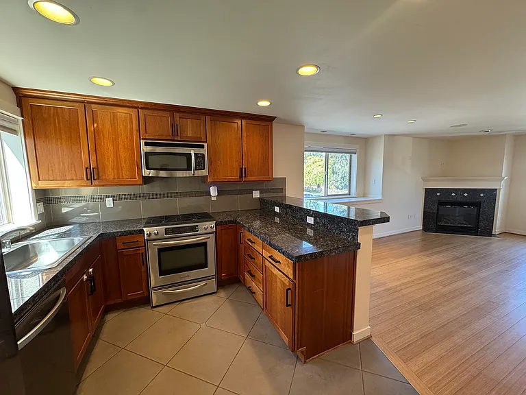 8505B 17th Ave NW — Photo 11