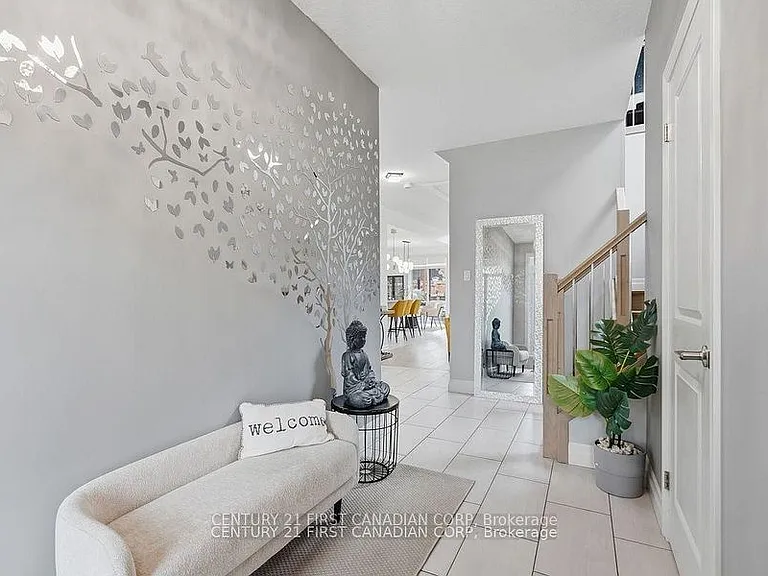 464 Jessica Way — Photo 3