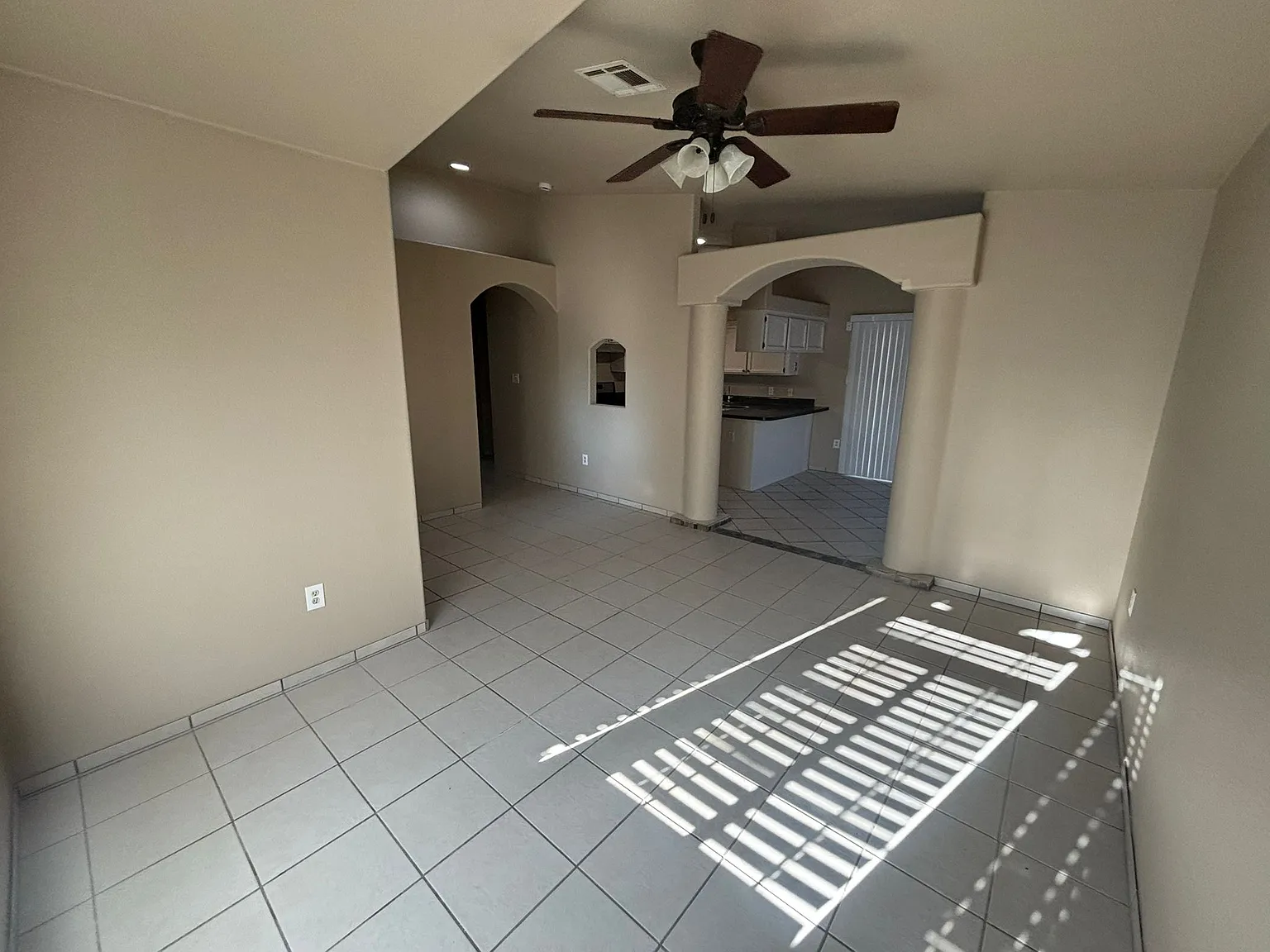 3 bed, 1260 sqft, $1,400 — Photo 3