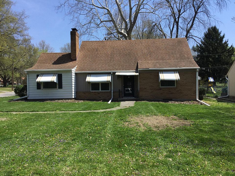 Corner lot with 1 car attached garage