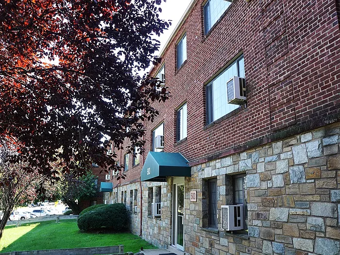 Fleetwood Village Apartments — Photo 7