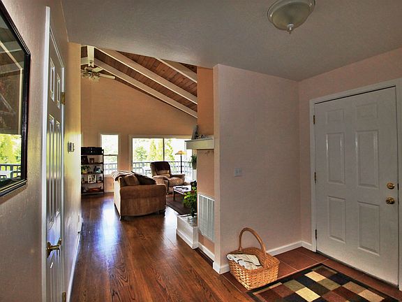 4th image of 825 Dogwood Dr