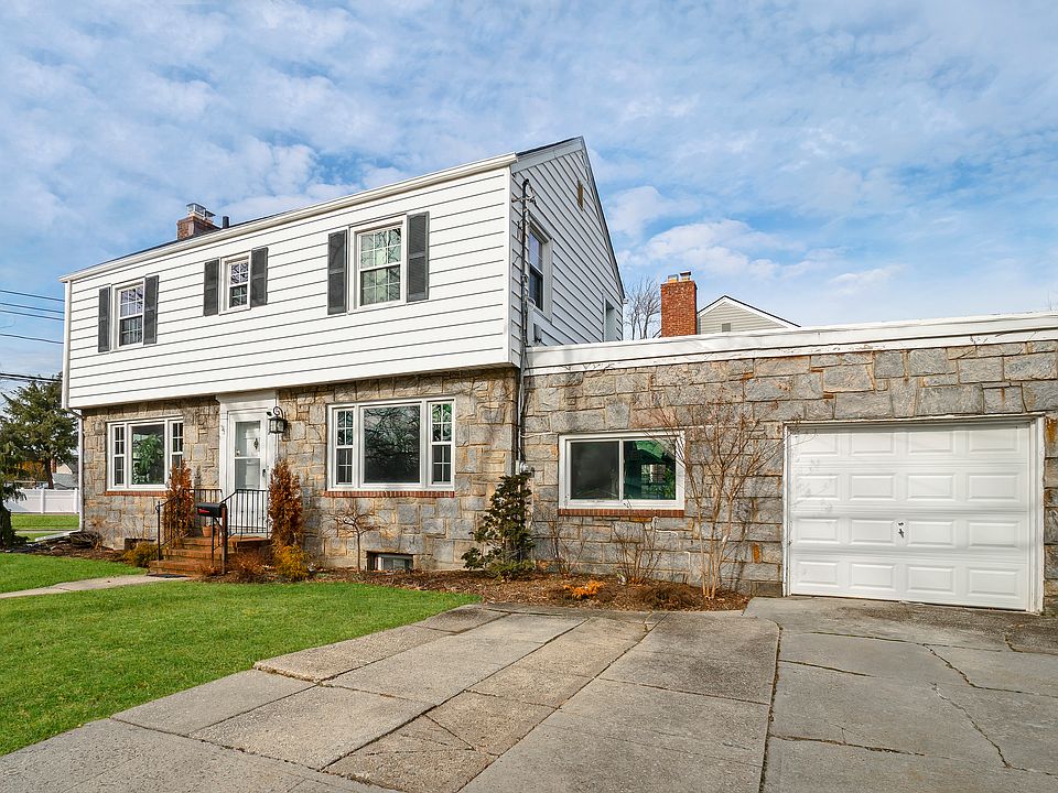 1st image of 216 Franklin Ave #216