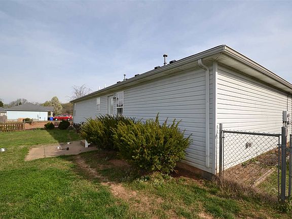 4th image of 350 Easton Cir
