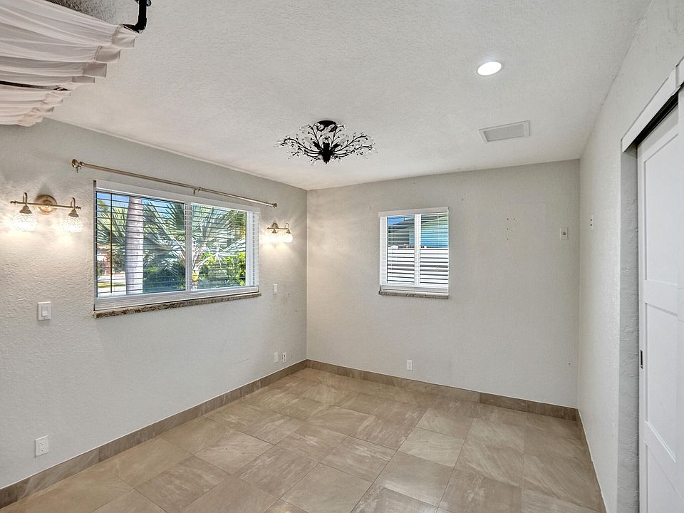 1st image of 257 SE 6th Avenue