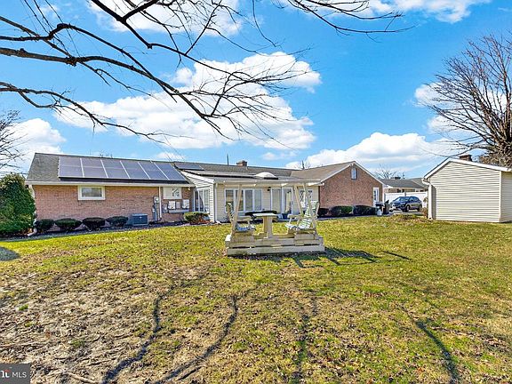 4th image of 1099 Cedar Crest Dr
