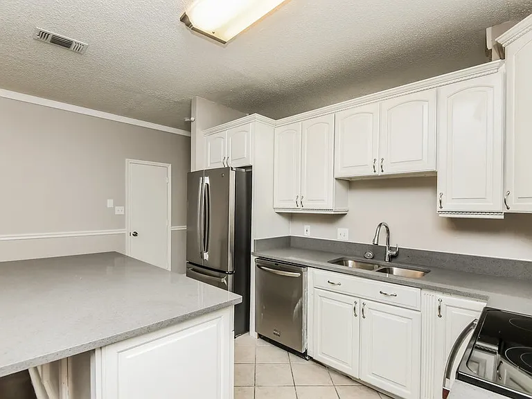 216 Rosewood Ln — Photo 9