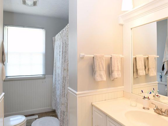 5th image of 1222 Anthony Ln