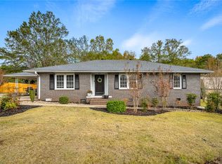 4 Lee St, Honea Path, SC 29654