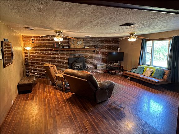 3rd image of 449 Price Rd