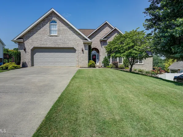 305 Emerald Chase Cir, Johnson City, TN 37615