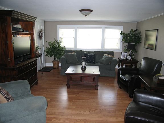 5th image of 6 Charles Ave