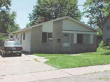 1027 Lakeview St, Waterford, MI 48328