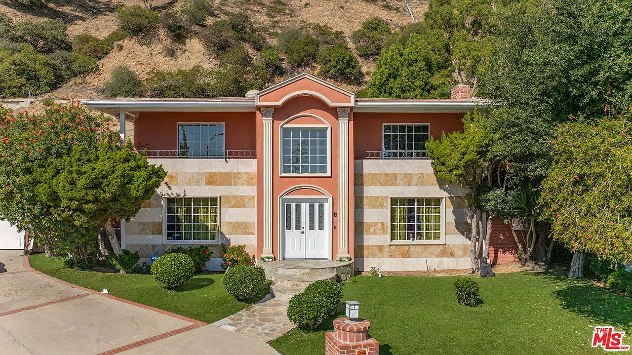 1870 Marcheeta Pl, West Hollywood, CA 90069 | MLS #25605477 | Zillow