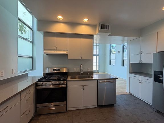 5th image of 248 Market St APT A