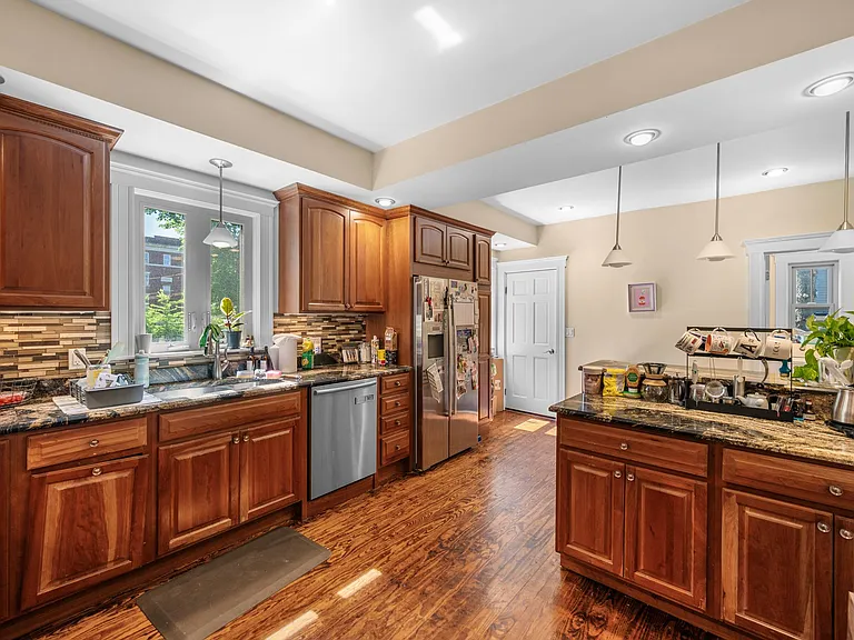 9 Waldo St #2 — Photo 8