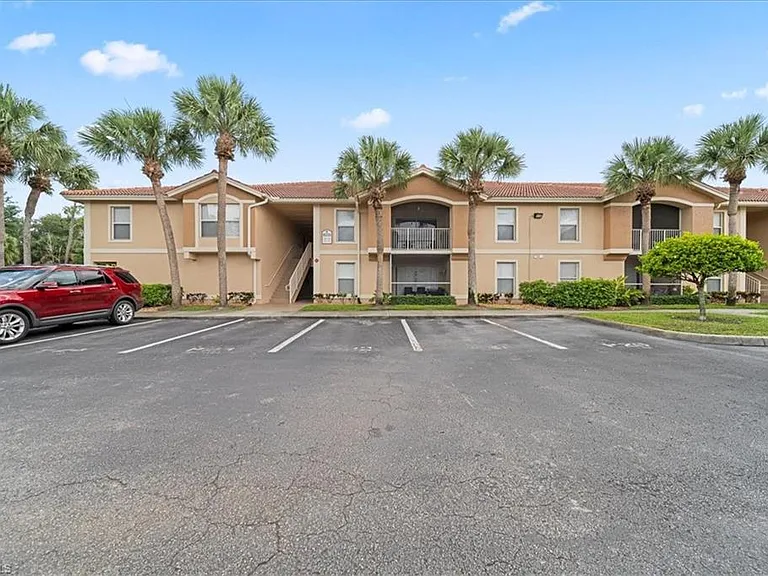 8235 Ibis Club Dr #309 — Photo 2