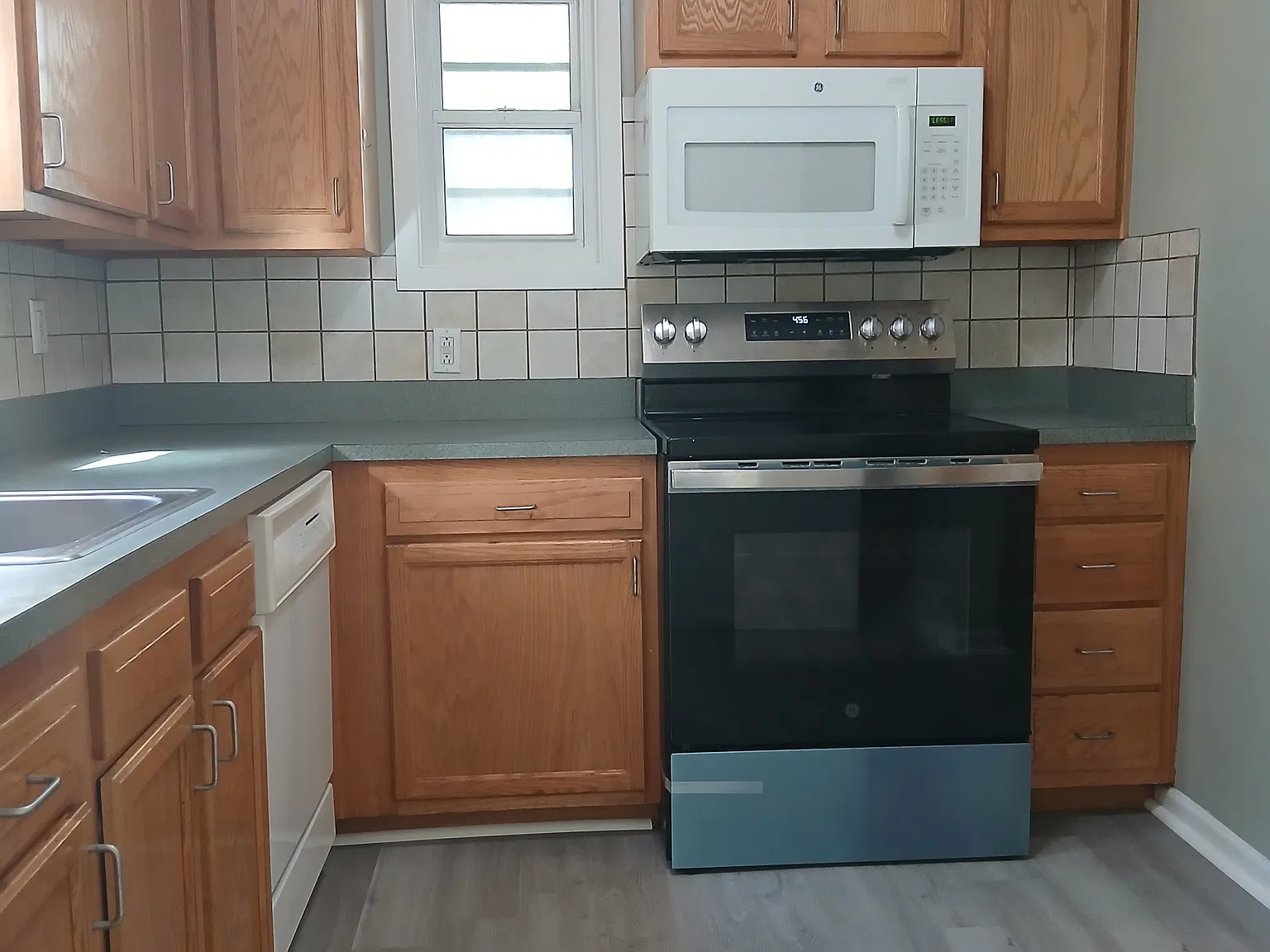 3 bed, 2008 sqft, $1,850 — Photo 4