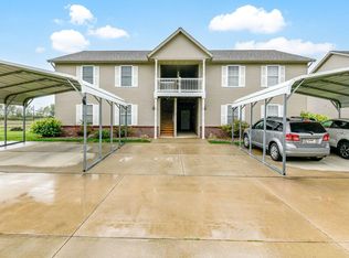 35 Colonial Manor Dr #D, Highland, IL 62249