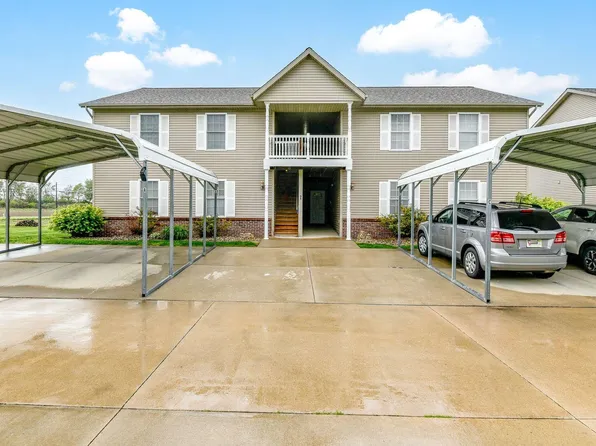 35 Colonial Manor Dr #D, Highland, IL 62249