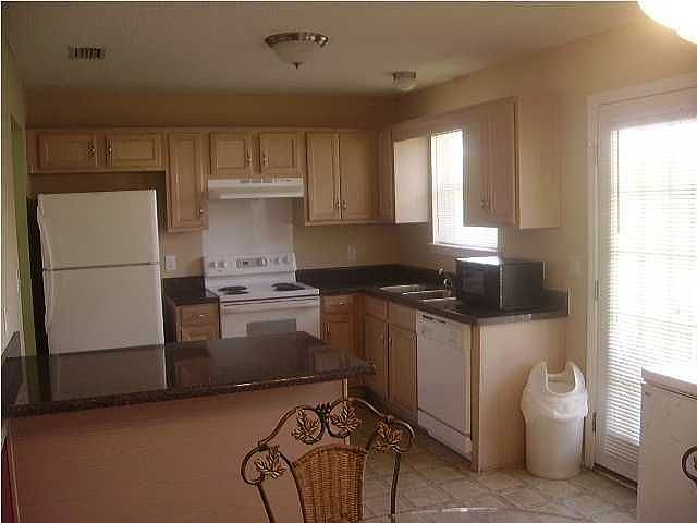 2nd image of 8353 Oak Pointe Ct