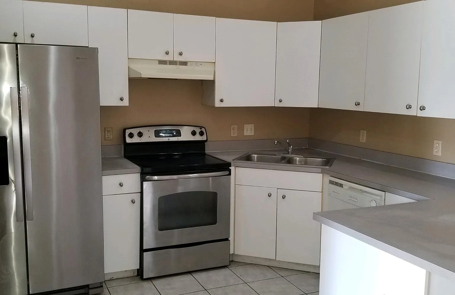 2 bed, 1.5 bath, 945 sqft, $1,695 — Photo 1